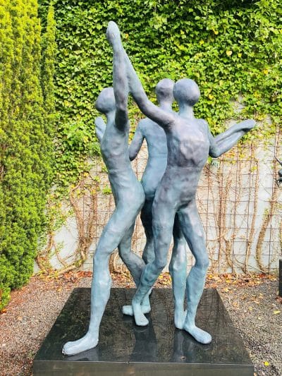 Vi står tillsammans (höjd 180 cm)