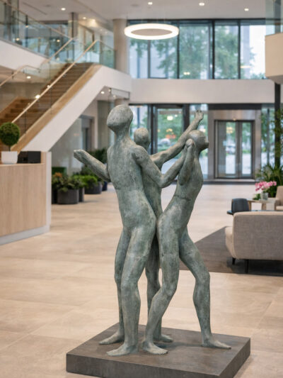 Vi står tillsammans (höjd 180 cm)